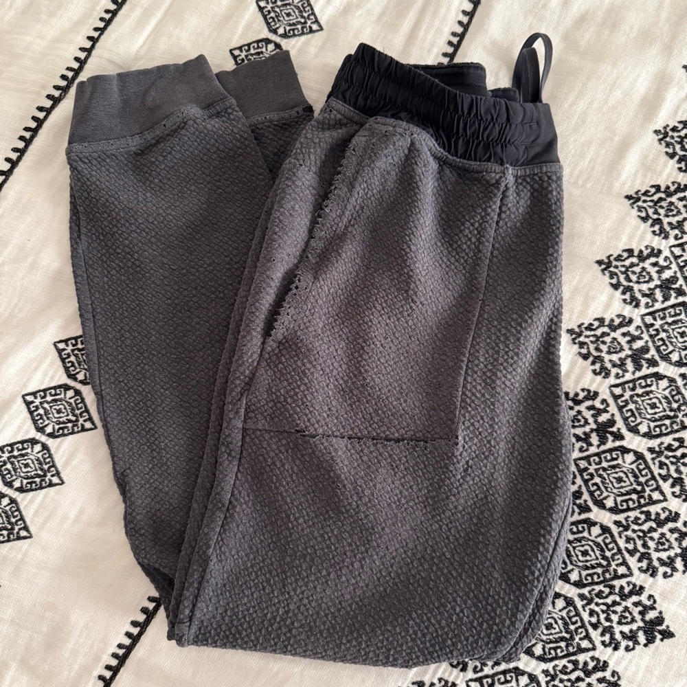 Lulu Lemon Joggers - Medium -VERY USED